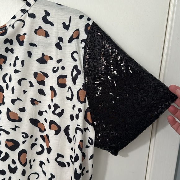 Sunshine and Rodeos cheetah shirt with a pack sequin sleeve and pocket - Picture 13 of 16